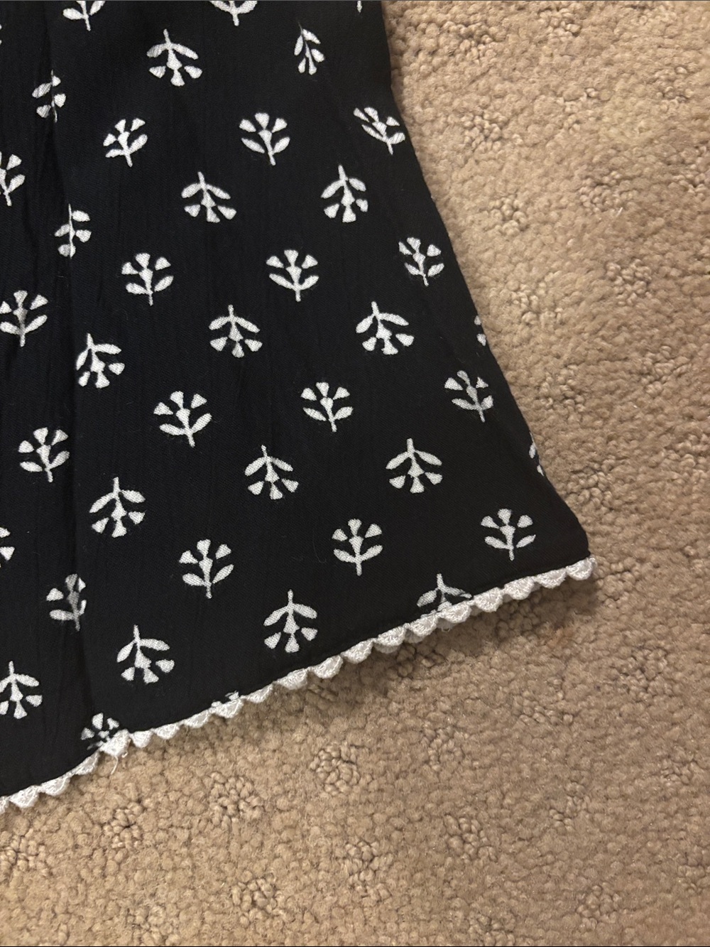 Old Navy Black & White Patterned Girls' Tank Tops - Picture 5 of 10
